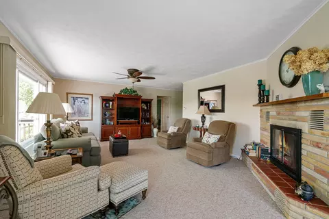 Living - 170 Riverside Dr, Cheboygan, MI 49721 photo 3 of 4