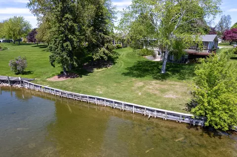 170 Riverside Dr, Cheboygan, MI 49721