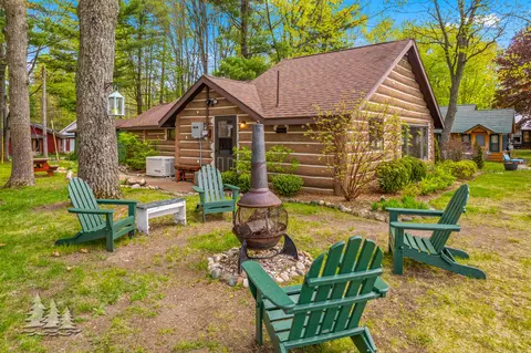 1983 Lakewood Dr, Lewiston, MI 49756