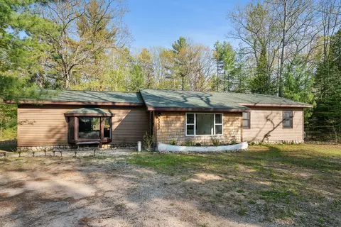 6303 Rainbow Lane Indian River Mi 49749 Ln, Indian River, MI 49749