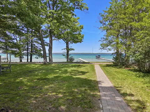8877 Hillcrest Rd, Roscommon, MI 48653