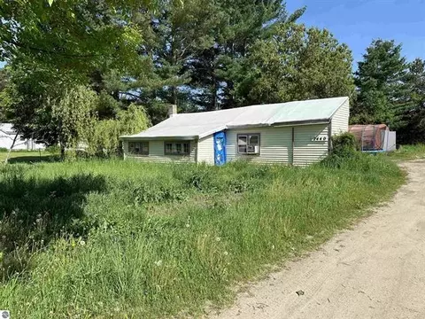 2440 SW Ingersoll Road Fife Lake Mi 49633 Rd, Fife Lake, MI 49633