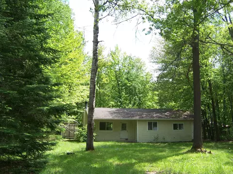 204 Burgundy Way, Roscommon, MI 48653