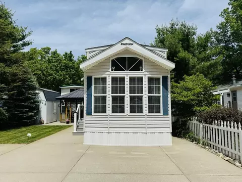 2757 Owens Unit 129 Dr, Houghton Lake, MI 48629