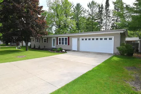 208 Shady Lane Avenue Prudenville Mi 48651 Ave, Prudenville, MI 48651