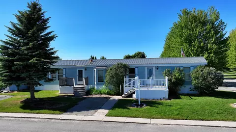 47 Ashley Avenue Cheboygan Mi 49721 Ave, Cheboygan, MI 49721