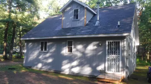 214 Chippendale Dr, Houghton Lake, MI 48629