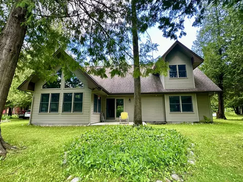 10085 Twin Bridge Road Grayling Mi 49738 Rd, Grayling, MI 49738