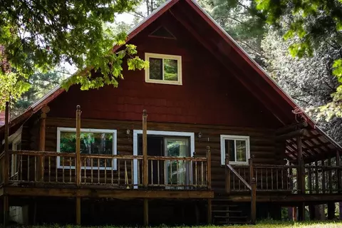 12418 E Shore Dr, Millersburg, MI 49759