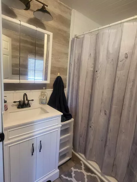 Bath - 708 Maple Street Grayling Mi 49738 St, Grayling, MI 49738 photo 2 of 4