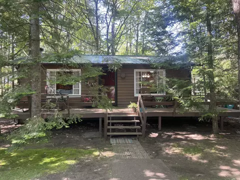 939 Lake James Dr, Prudenville, MI 48651