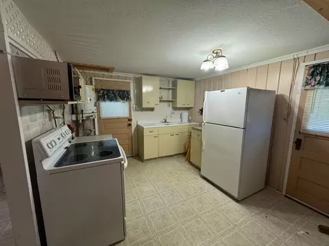 Kitchen - 415 Eastern Drive Roscommon Mi 48653 Dr, Roscommon, MI 48653 photo 1 of 1
