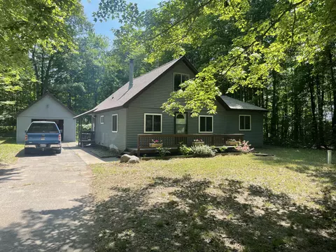 1219 Goldenrod Dr, Houghton Lake, MI 48629