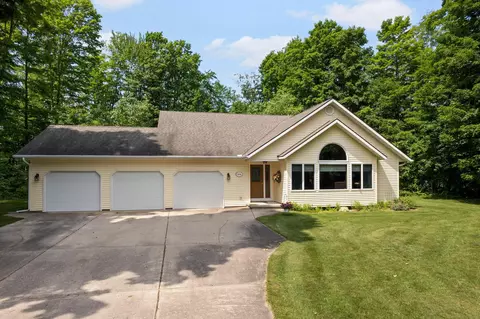 1098 Shady Brook Ln, Gaylord, MI 49735