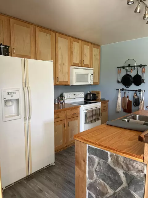 Kitchen - 5580 M-65 South Lachine Mi 49753, Lachine, MI 49753 photo 2 of 2