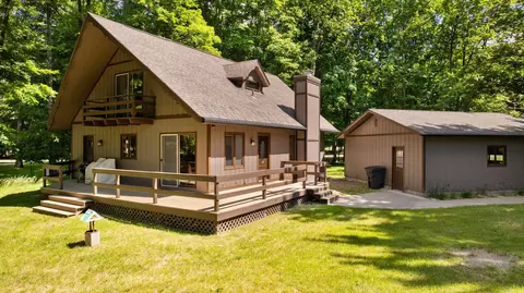 1724 Michaywe Dr, Gaylord, MI 49735