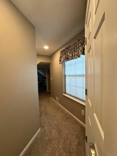 Entry Way - 3340 Lansing Rd, Roscommon, MI 48653 photo 3 of 4