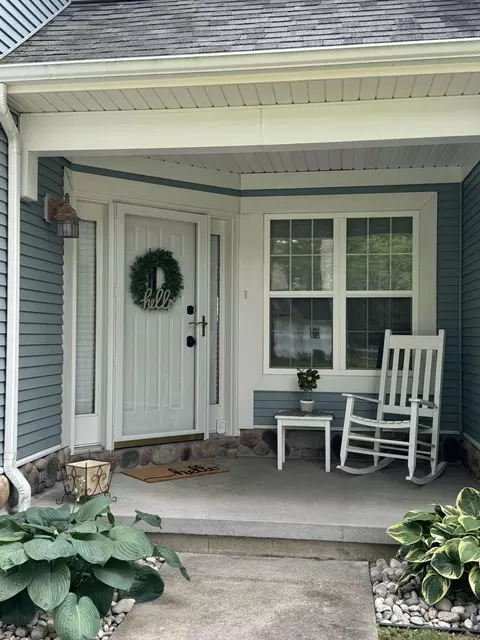 Exterior - 3340 Lansing Rd, Roscommon, MI 48653 photo 4 of 7