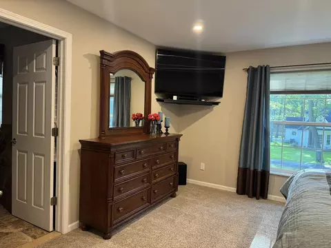 Bedroom - 3340 Lansing Rd, Roscommon, MI 48653 photo 2 of 4