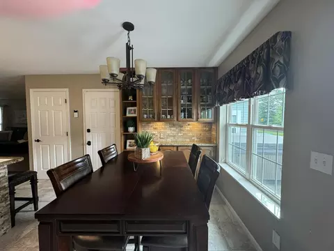 Dining - 3340 Lansing Rd, Roscommon, MI 48653 photo 1 of 1