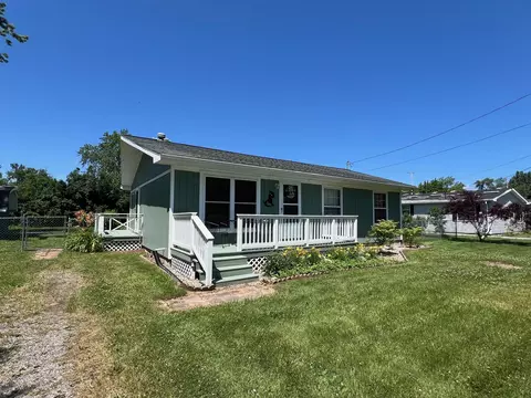 300 S Loxley Rd, Houghton Lake, MI 48629