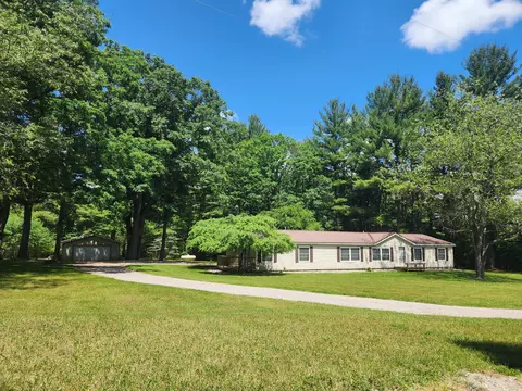 78 Center Dr, Rose City, MI 48654