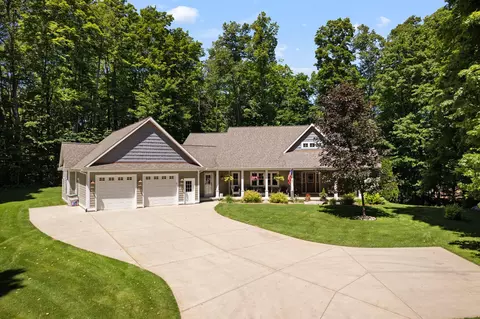 1668 Golden Ridge Lane Gaylord Mi 49735 Ln, Gaylord, MI 49735
