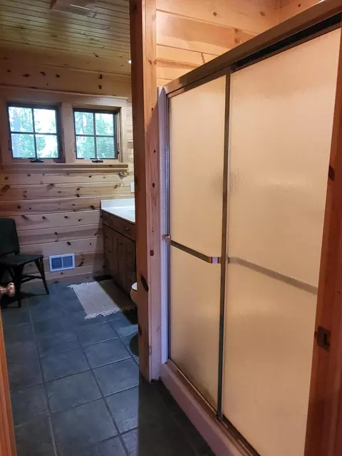 Bath - 329 Clare Boulevard Roscommon Mi 48653 Blvd, Roscommon, MI 48653 photo 3 of 8
