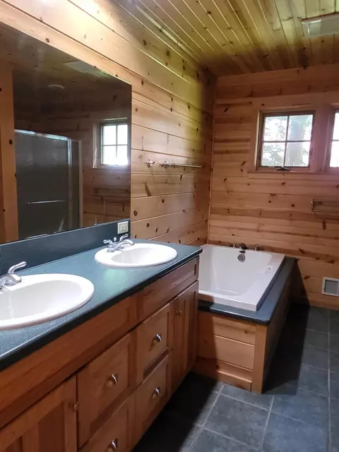 Bath - 329 Clare Boulevard Roscommon Mi 48653 Blvd, Roscommon, MI 48653 photo 5 of 8