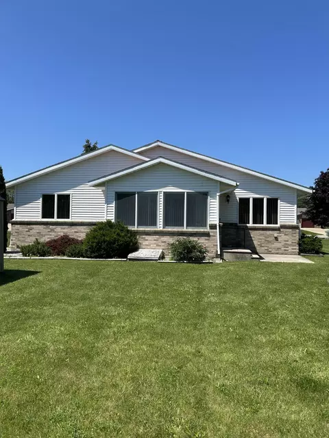 141 Riverside Drive Cheboygan Mi 49721 Dr, Cheboygan, MI 49721