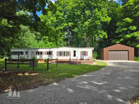 5005 Gamble Rd, Atlanta, MI 49709