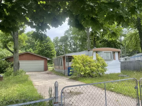 204 Standard Street Houghton Lake Mi 48629 St, Houghton Lake, MI 48629