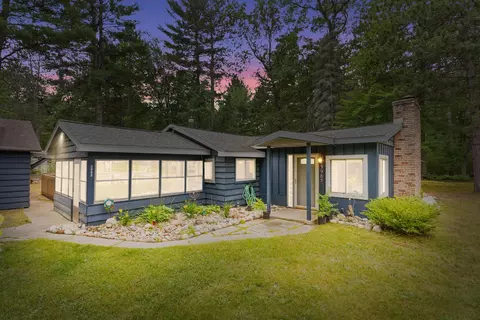 3985 E Higgins Lake Dr, Roscommon, MI 48653