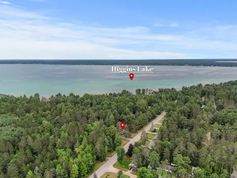 3985 E Higgins Lake Dr, Roscommon, MI 48653 photo 36