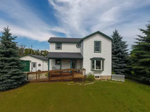 1050 Mackinaw Ave, Cheboygan, MI 49721