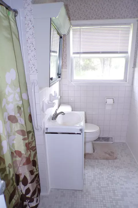 Bath - 2772 Vanyea Road Cheboygan Mi 49721 Rd, Cheboygan, MI 49721 photo 1 of 2