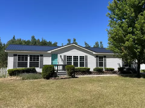 Exterior - 102 Mcgregor Rd, Vanderbilt, MI 49795 photo 2 of 7