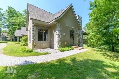 915 Chardonnay Ln, Lewiston, MI 49756