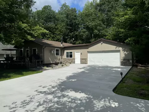 886 Springwood Dr, Prudenville, MI 48651