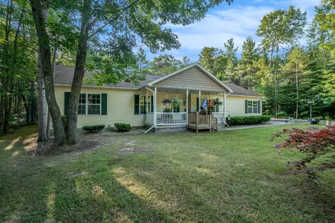 14100 Helmond Dr, Cheboygan, MI 49721