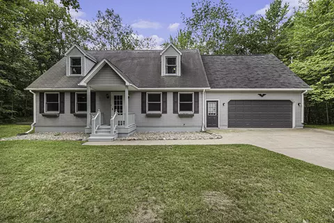 8540 Lakewood Dr, Cheboygan, MI 49721