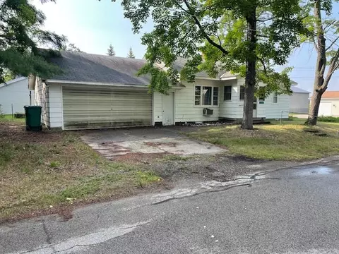 111 Nighthawk Dr, Houghton Lake, MI 48629