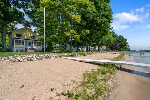 4152 Long Point Dr, Cheboygan, MI 49721 photo 1