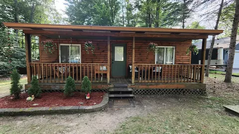 608 Goldenrod Dr, Houghton Lake, MI 48629