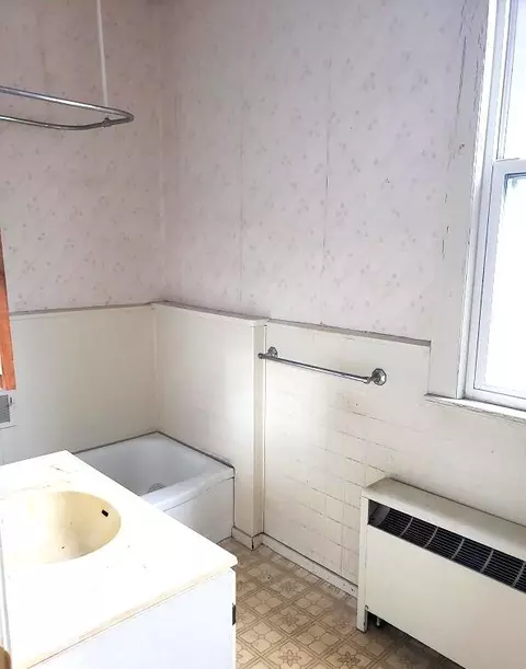Bath - 602 Maple Street Grayling Mi 49738 St, Grayling, MI 49738 photo 1 of 2