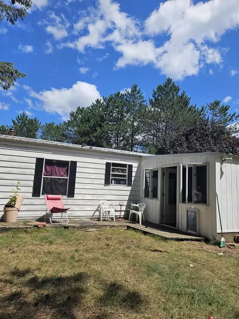 10455 Hayes Ln, Carp Lake, MI 49718