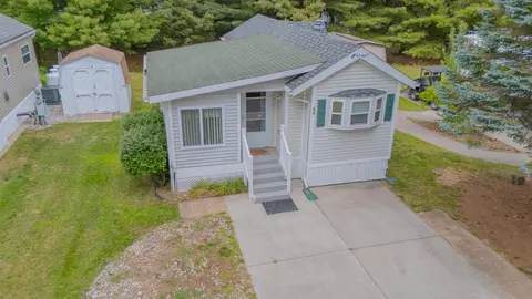 2757 Owens Drive Unit Apt 97 Houghton Lake Mi 48629 Dr UNIT 97, Houghton Lake, MI 48629