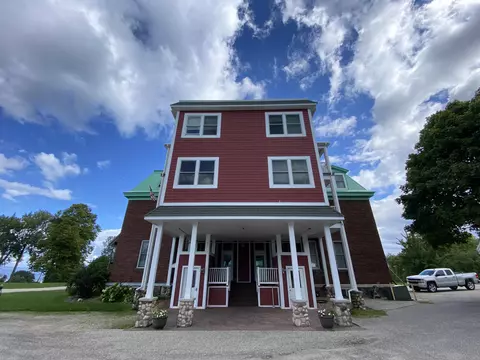 380 Church Street Apt 12 St Ignace Mi 49781 St # 12, St. Ignace, MI 49781
