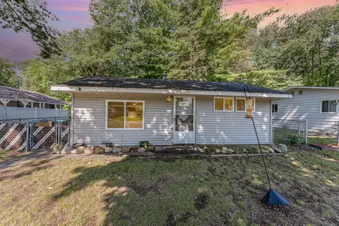107 Hardwood Ave, Houghton Lake, MI 48629