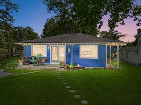 806 Houghton View Dr, Houghton Lake, MI 48629